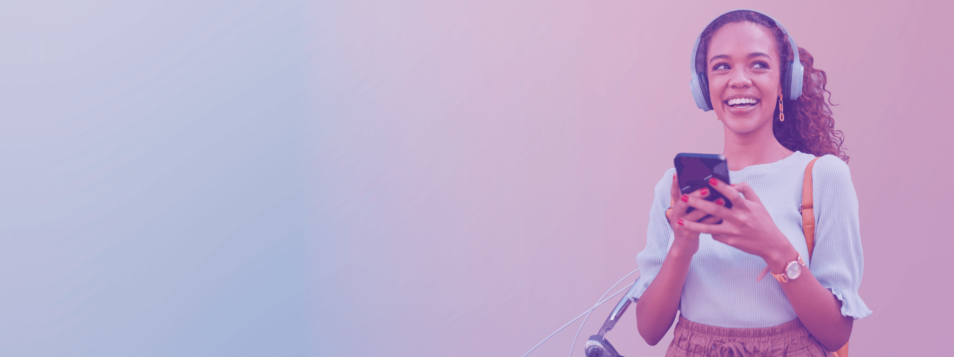 women-smiling-walking-with-headphones